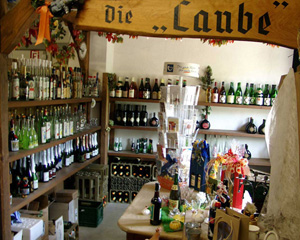 Die Laube, mit Wein und Spirituosen